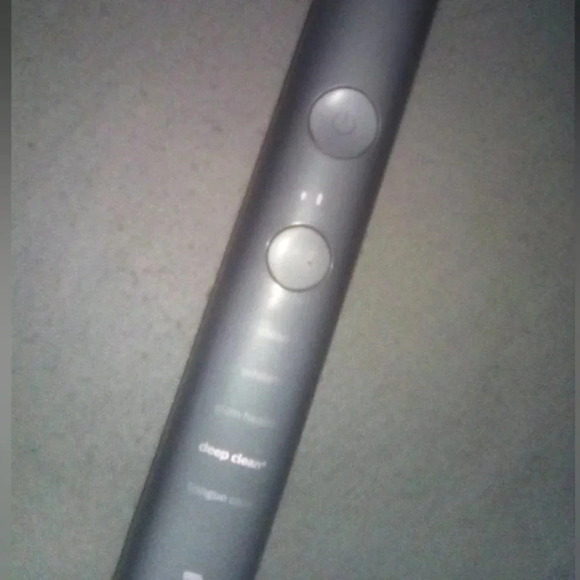 Phillips sonicare toothbrush - Picture 1 of 7